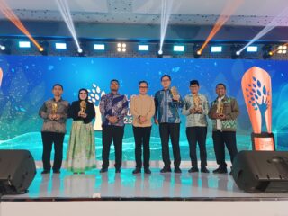 Rumah Zakat Raih Penghargaan The Best Islamic Philanthropy dalam Anugerah Syariah Republika 2025